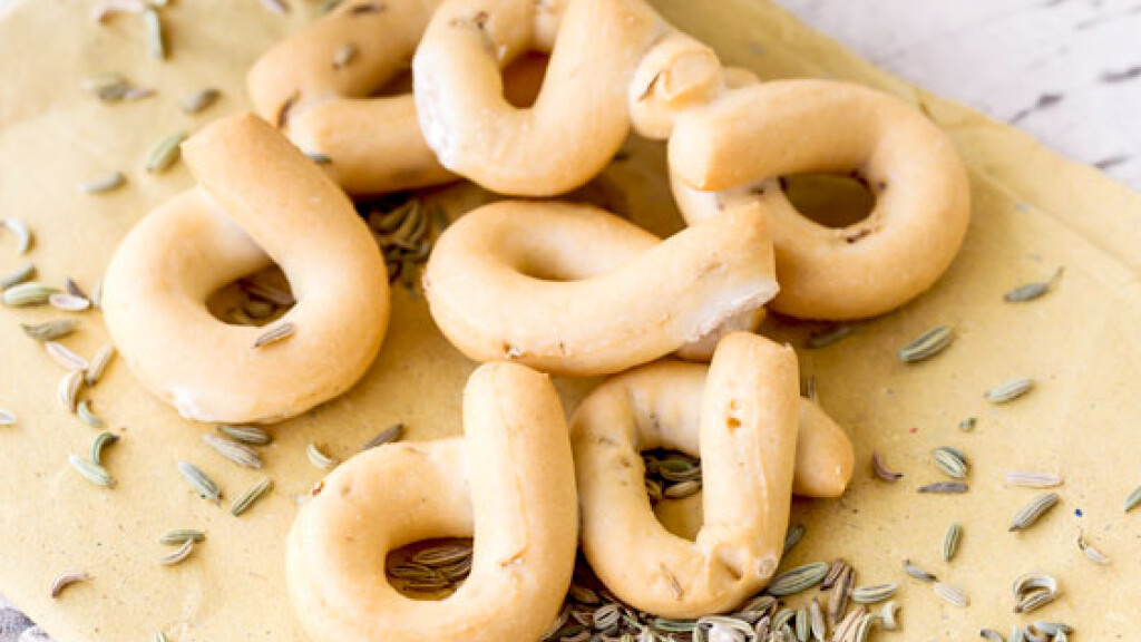 Taralli ai semi di finocchio - taralli-finocchio