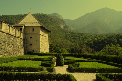 Scopri Castel Thun: un gioiello medievale nella Val di Non - Una Gemma Medievale nel Cuore del Trentino
