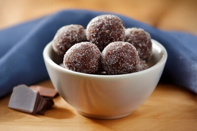 Castagnole al cioccolato con cuore alla crema di nocciole - castagnole-con-cuore-morbido