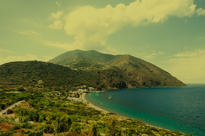 Filicudi: cosa vedere e cosa fare nell’isola più selvaggia delle Eolie - Filicudi: cosa vedere e cosa fare nell’isola più selvaggia delle Eolie