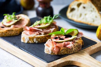 Crostini con fichi e prosciutto crudo - crostini-fichi-crudo