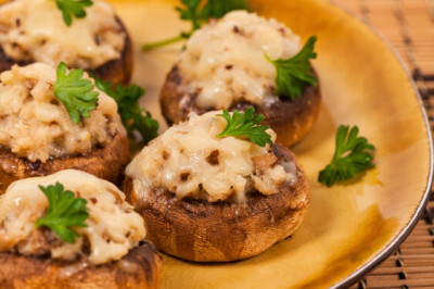 Funghi ripieni con salsicce - Funghi ripieni con salsicce